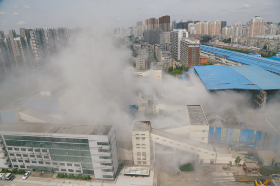 沈陽(yáng)最高最大熱水鍋爐煙囪昨日被拆